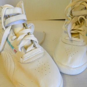 Ladies Reeboks Size 6